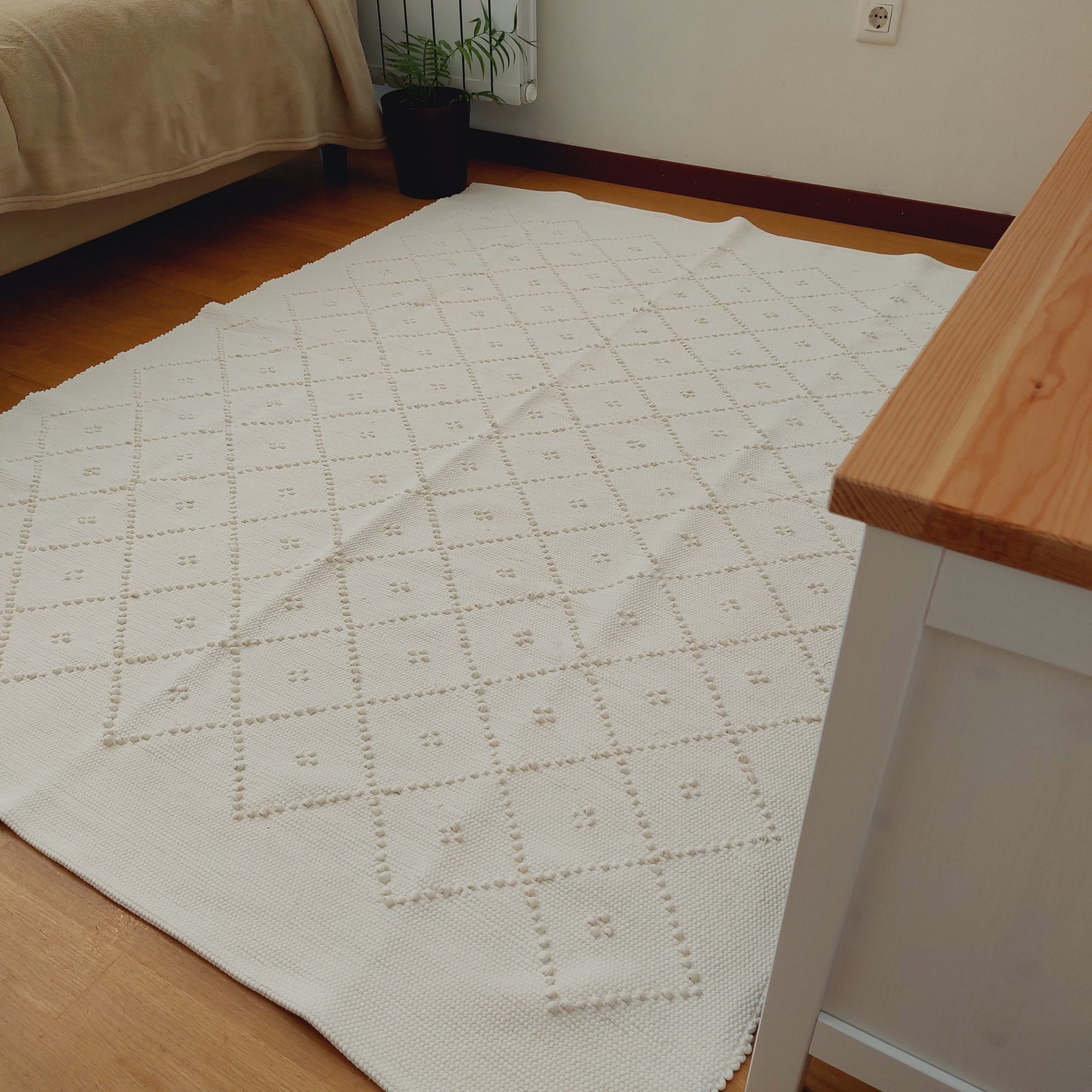 Large Off White Rug - 150x200cm - Knotted Rug - PadaWorks