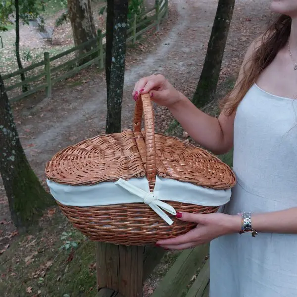 Wicker Picnic Basket - Oval Cream - Medium