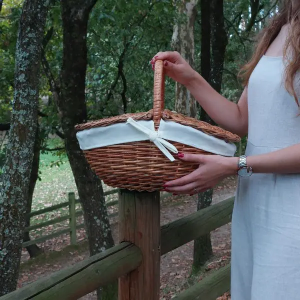 Wicker Picnic Basket - Oval Cream - Medium