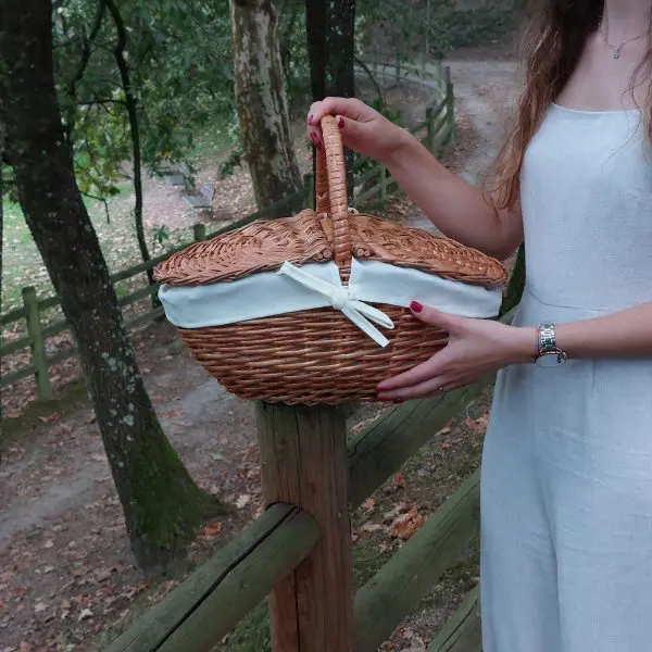 Wicker Picnic Basket - Oval Cream - Medium