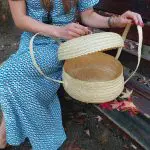 Straw Cake Holder
