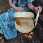 Straw Cake Holder