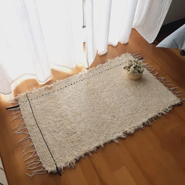 Small Cream Rug With Black Line L - 50x100cm - Soft Rug