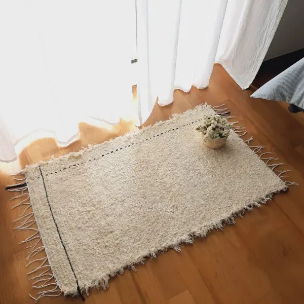 Small Cream Rug With Black Line L - 50x100cm - Soft Rug