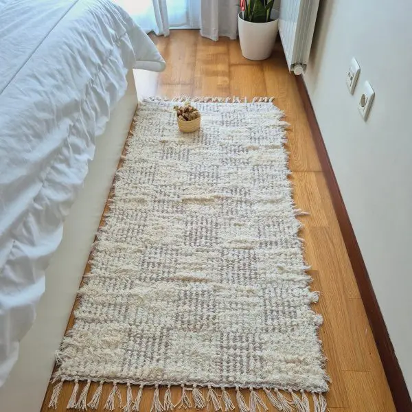 Medium Cream Checkered Rug - 70x140cm - Soft Rug
