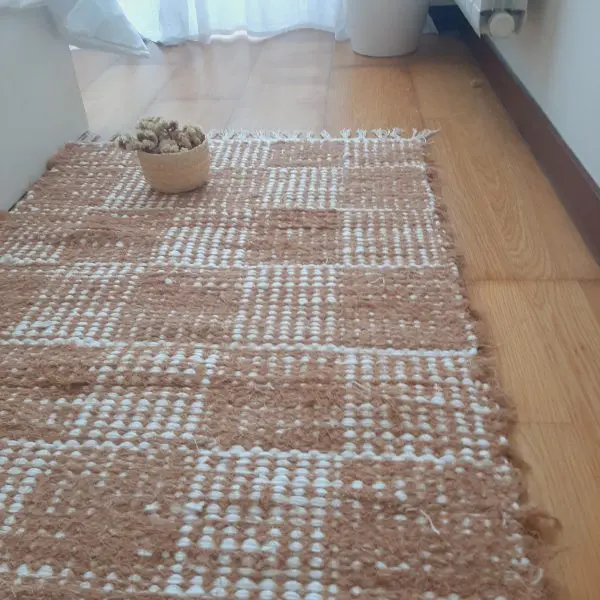 Medium Camel White Rug - 70x140cm - Soft Rug