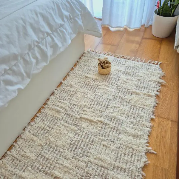 Medium Cream Checkered Rug - 70x140cm - Soft Rug