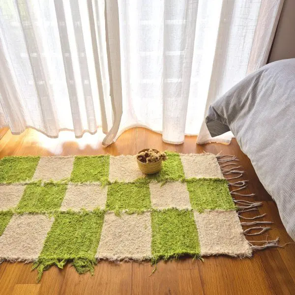 Small Cream and Green Checkered Rug - 50x100cm - Soft Rug