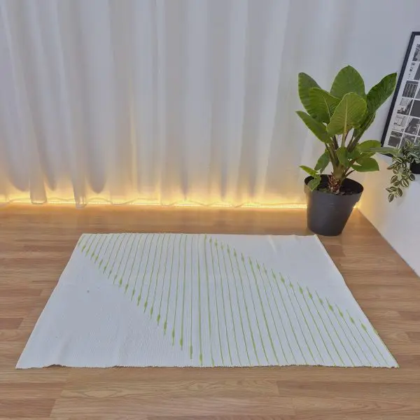 Large White and Green Rug - 100x150cm - Traditional Rug