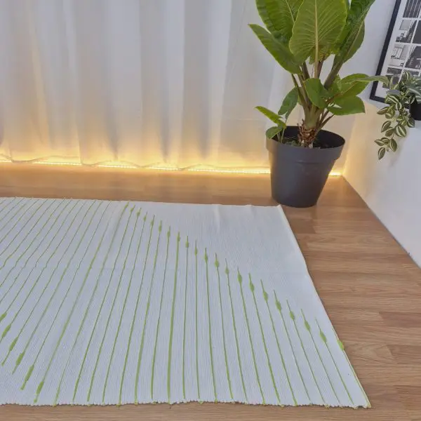 Large White and Green Rug - 100x150cm - Traditional Rug