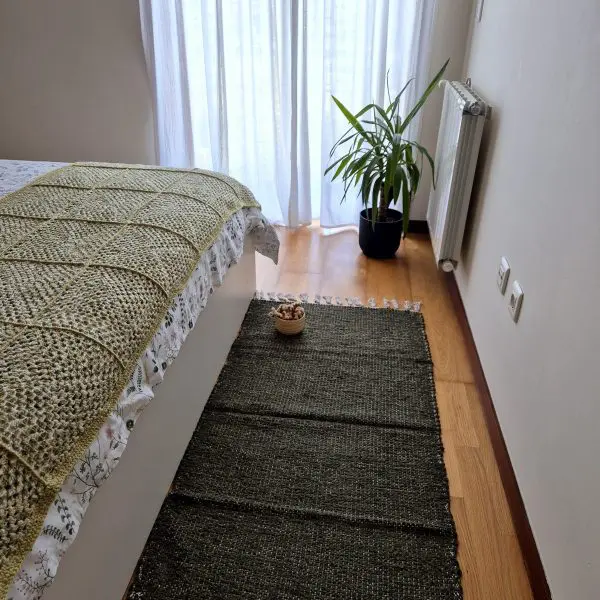 Medium Forest Green Rug - 70x140cm - Traditional Rug