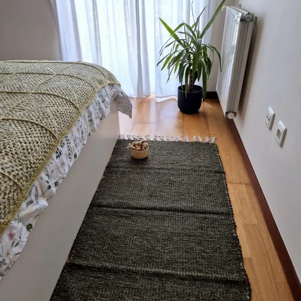 Medium Forest Green Rug - 70x140cm - Traditional Rug