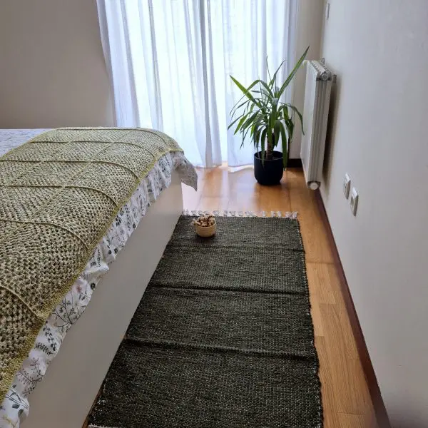 Medium Forest Green Rug - 70x140cm - Traditional Rug