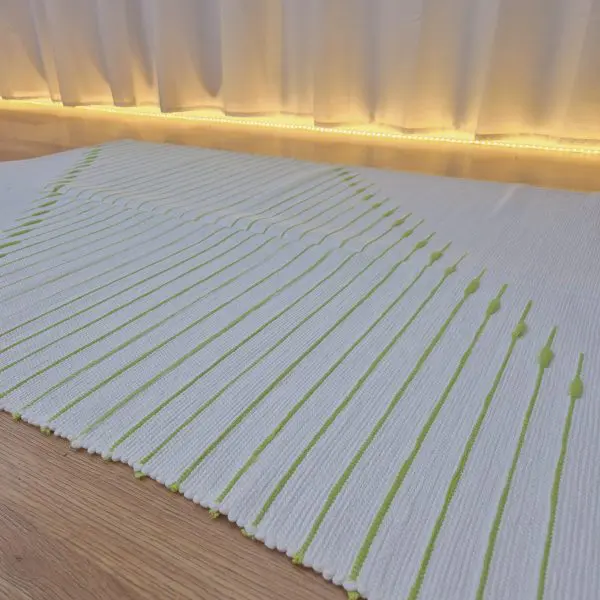 Large White and Green Rug - 100x150cm - Traditional Rug