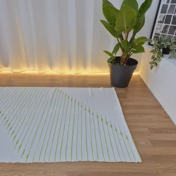 Large White and Green Rug - 100x150cm - Traditional Rug