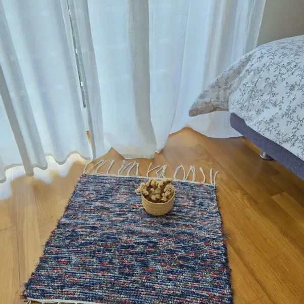 Mini Blue and Red Rug - 50x50cm - Soft Rug