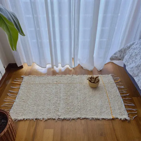 Small Cream Rug With Yellow Line L - 50x100cm - Soft Rug