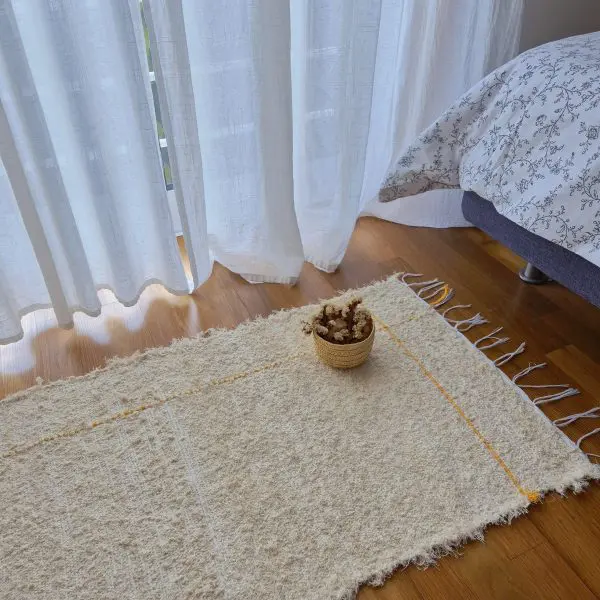 Small Cream Rug With Yellow Line L - 50x100cm - Soft Rug