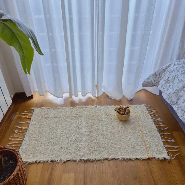 Small Cream Rug With Yellow Line L - 50x100cm - Soft Rug