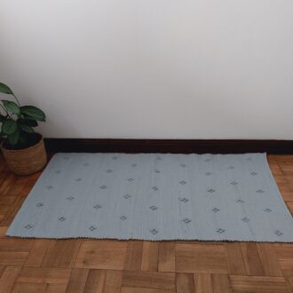 small grey rug with diamond knots