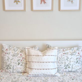 almofada decorativa branca tecida à mão