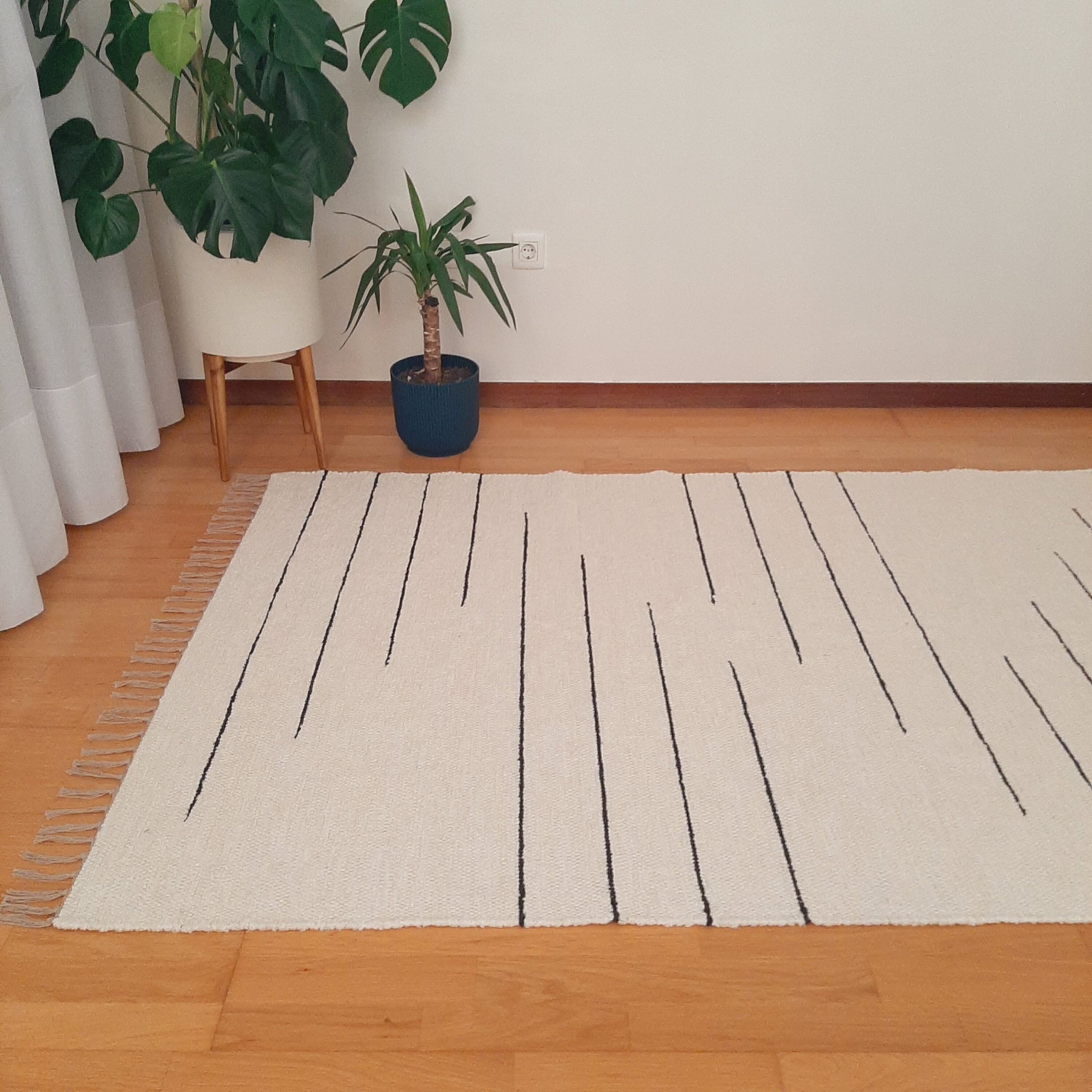 Large Cream and Black Rug - 140x200cm - Ring Line Rug - PadaWorks