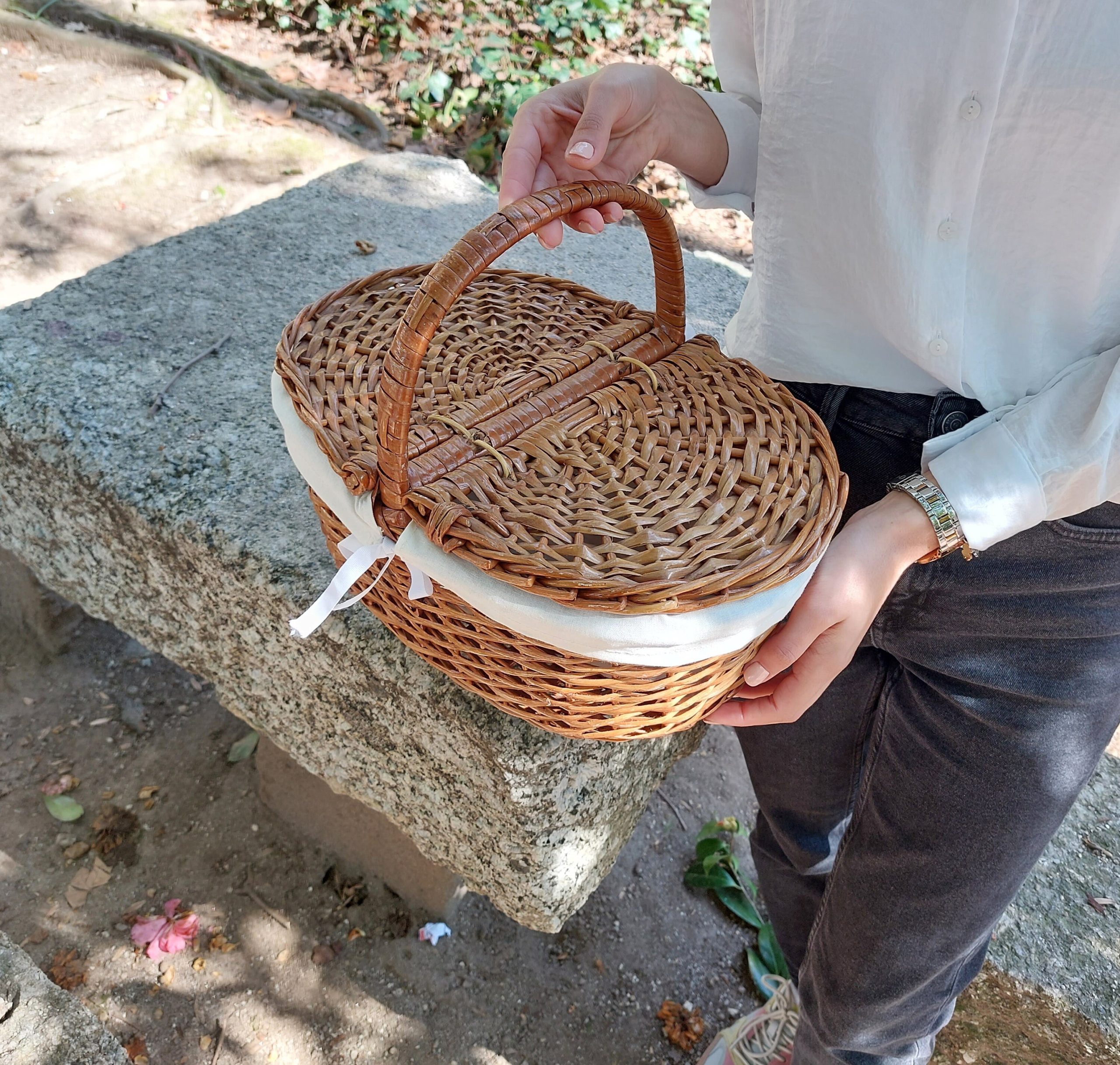 Vintage picnic basket discount