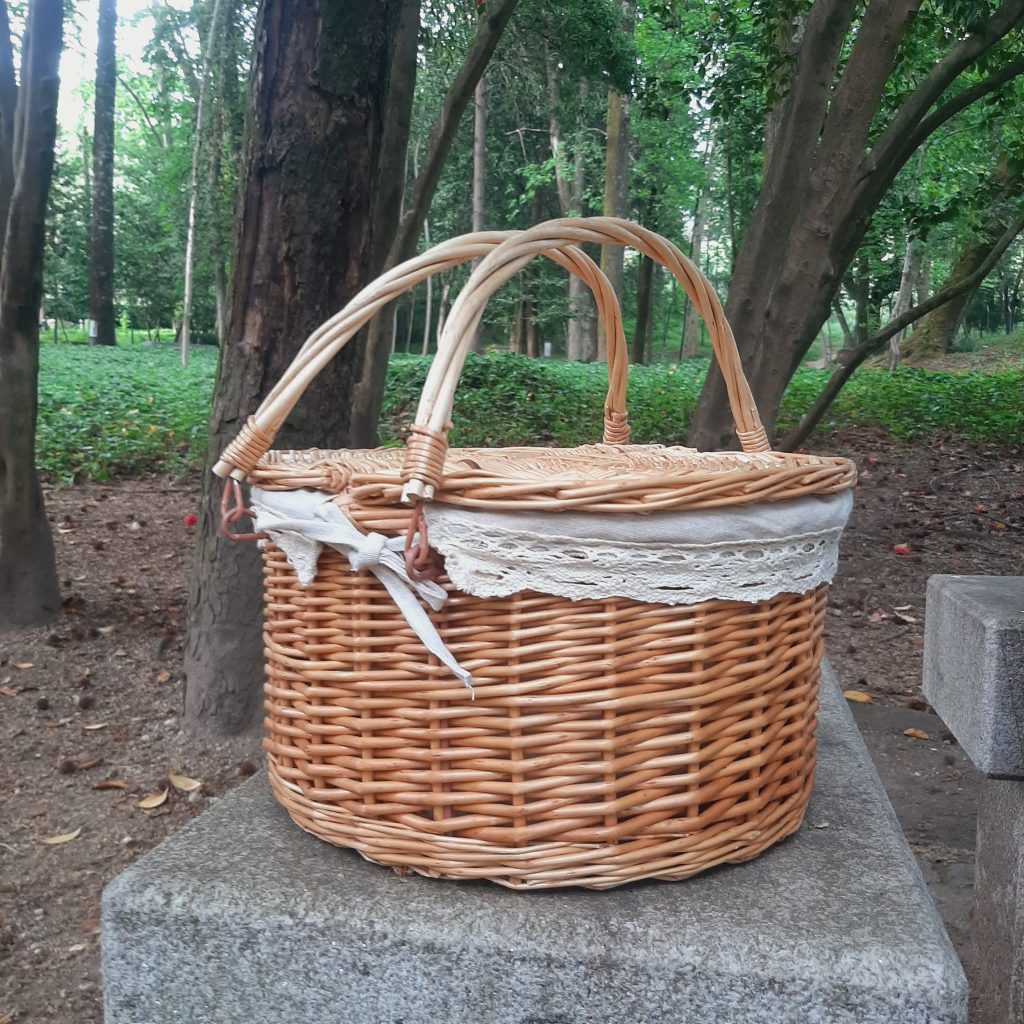 Round Picnic Basket / Wicker Picnic Basket / Picnic Basket With Lid / Antique Picnic Basket