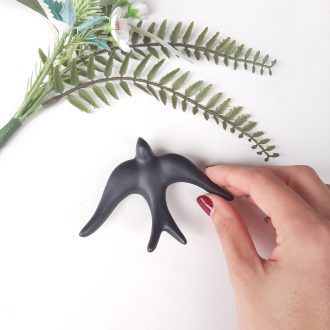 pequena andorinha de cerâmica para pendurar na parede