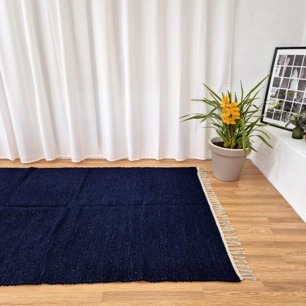 tapete grande azul escuro