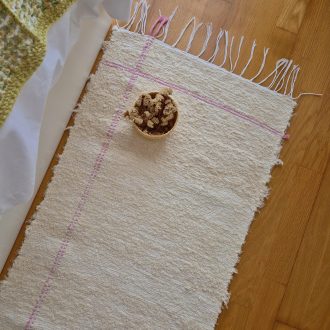 tapete corredor creme e rosa