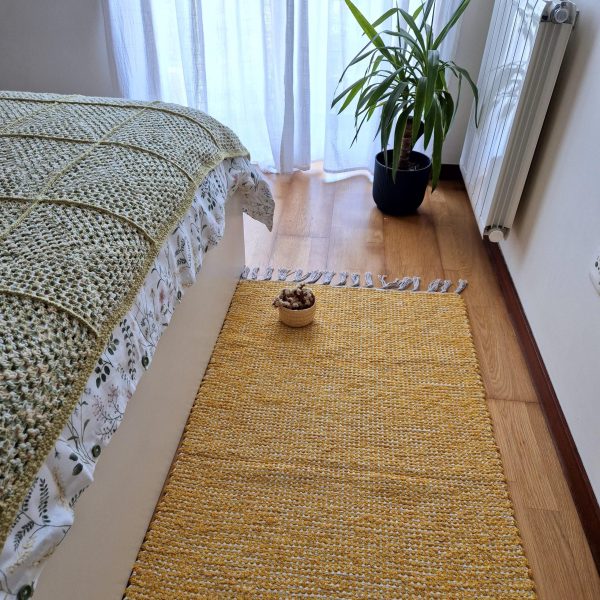 tapete de quarto amarelo