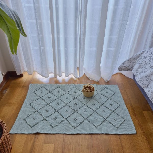 Tapete verde pequeno com nós de diamante