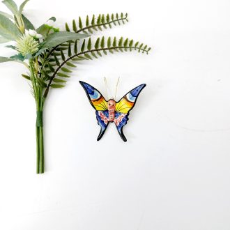 decoração de parede com borboletas coloridas