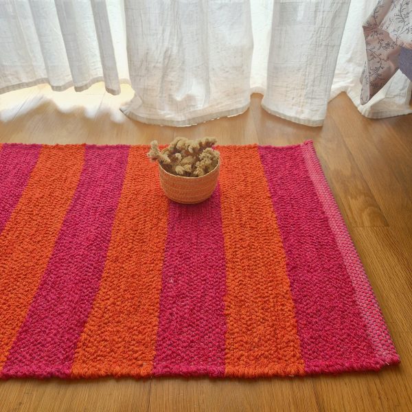 pink and orange runner