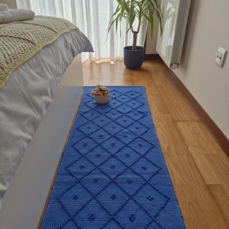 runner royal blue geometric pattern